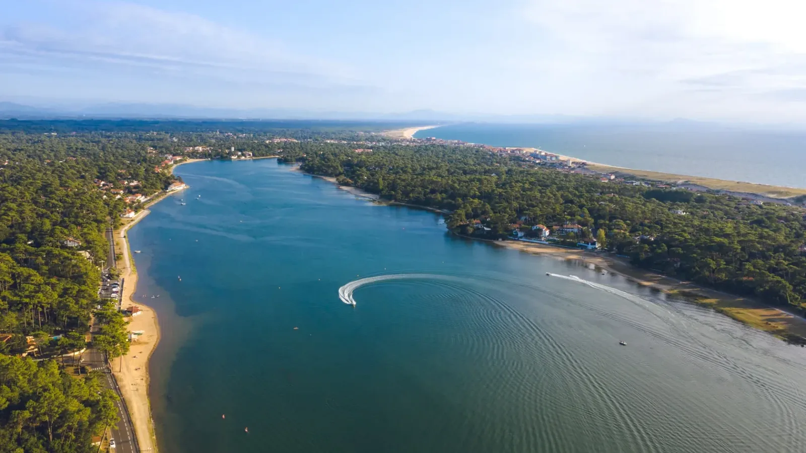 Vue aérienne du lac d’Hossegor et de la côte